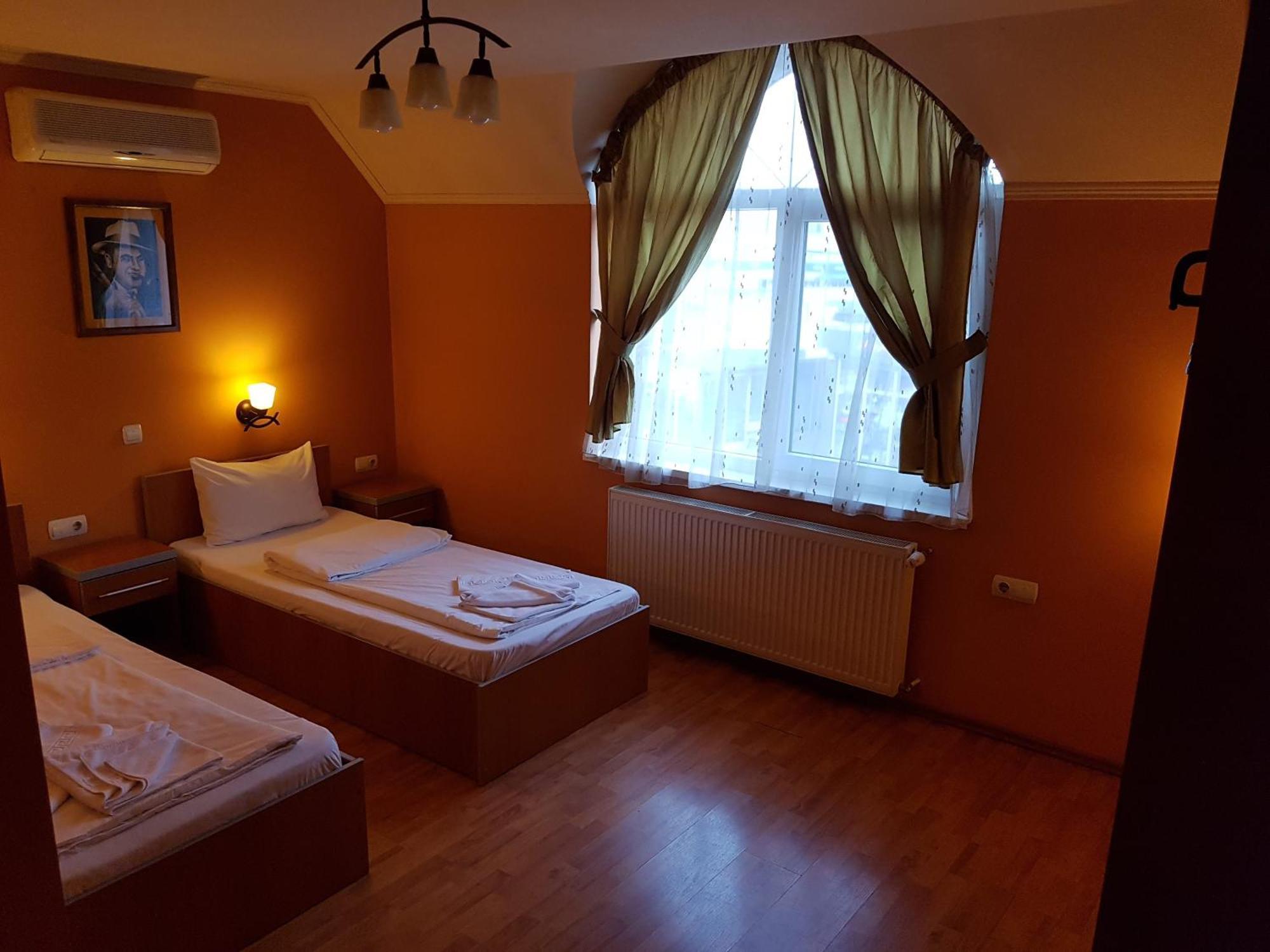 Motel Al Capone Satu Mare Zewnętrze zdjęcie