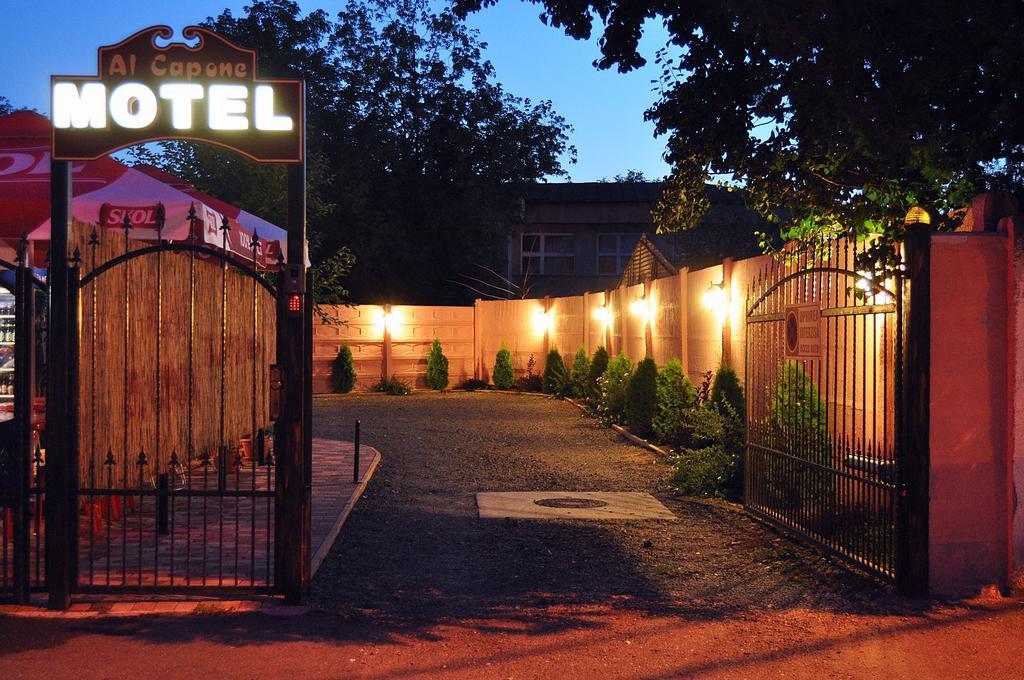 Motel Al Capone Satu Mare Zewnętrze zdjęcie