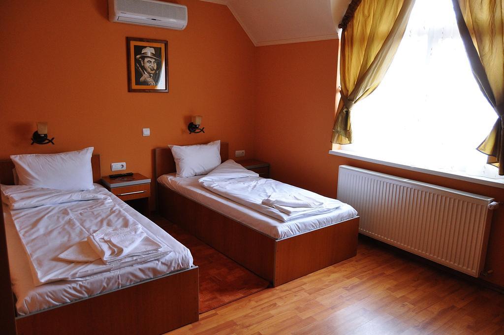 Motel Al Capone Satu Mare Zewnętrze zdjęcie